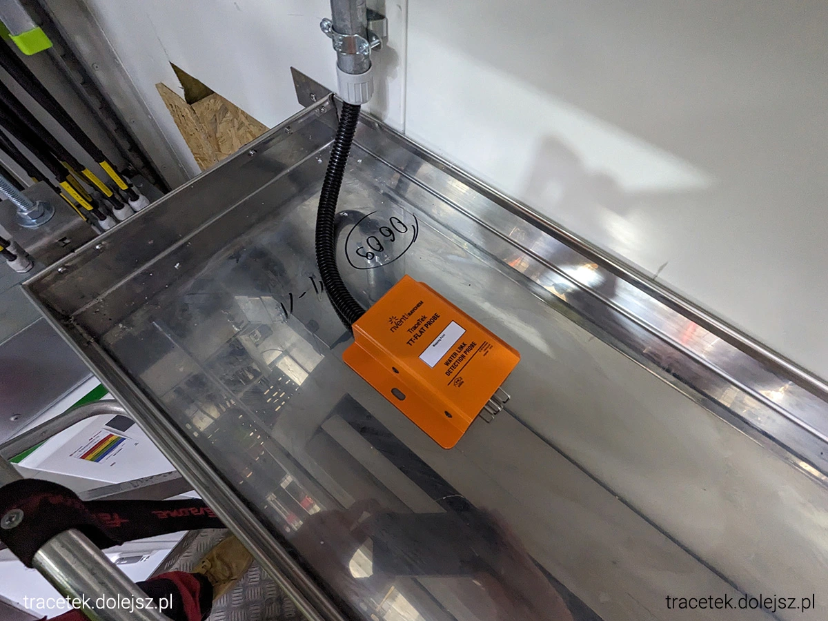 Czujnik punktowy detekcji wody do tacy ociekowej