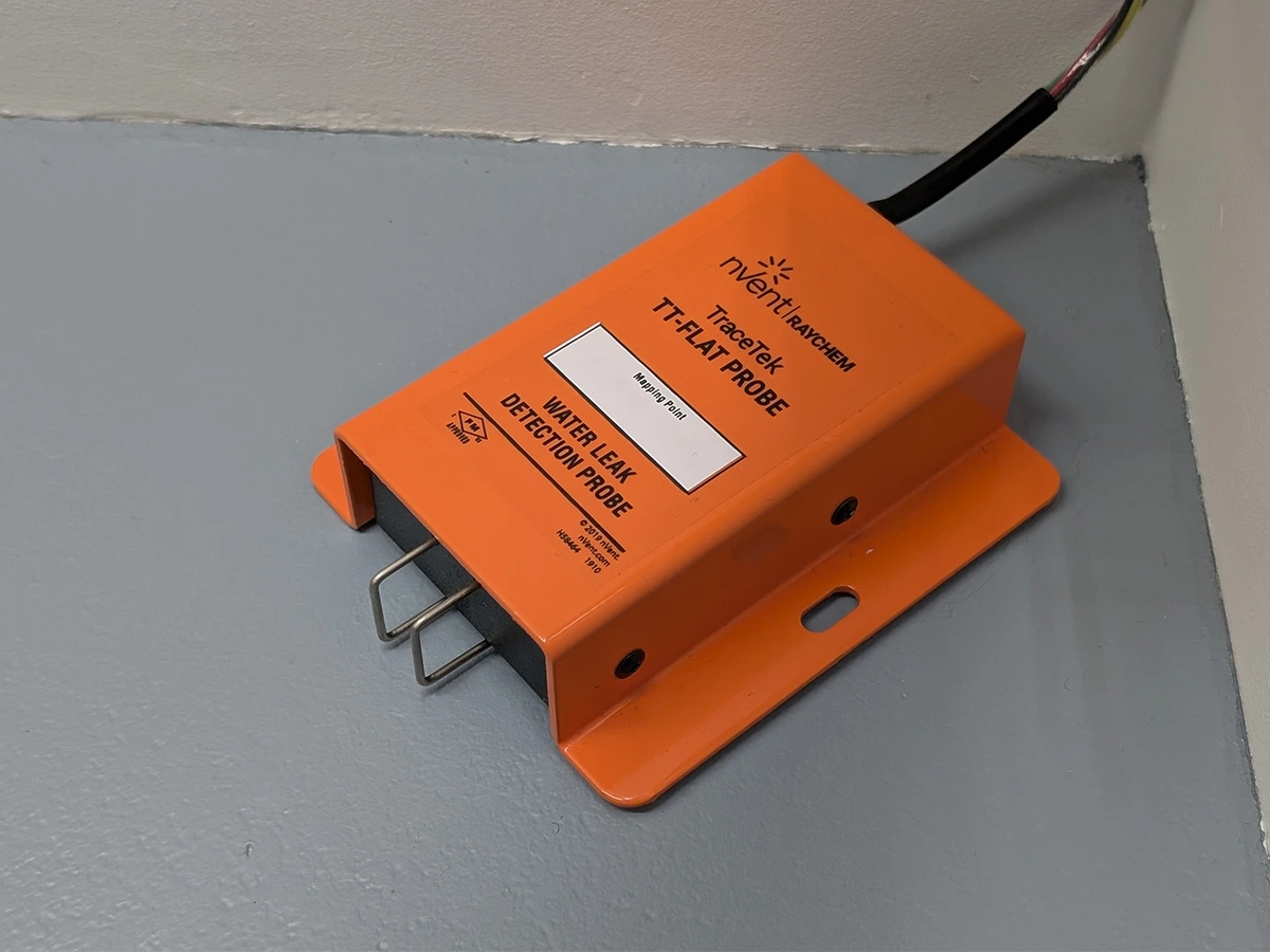 płaski punktowy czujnik zalania wodą do trudno dostępnych miejsc