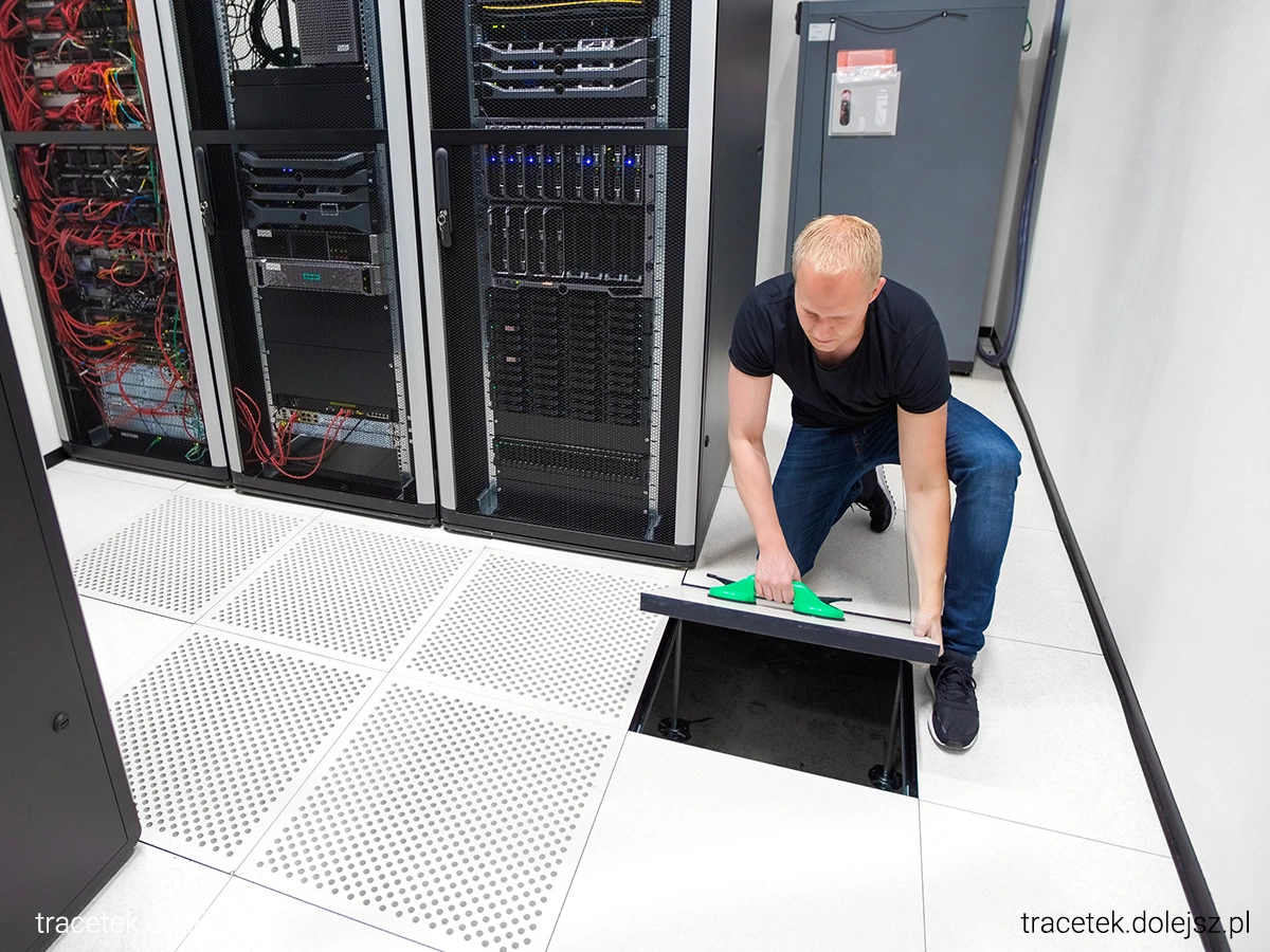 Podniesione podłogi techniczne w serwerowniach i centrach danych