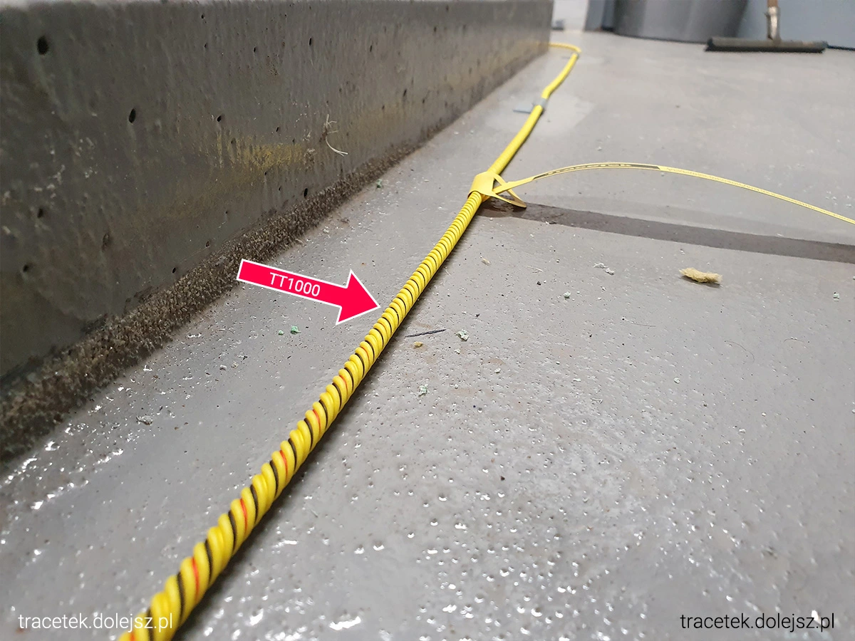 Czujnik liniowy do wykrywania wycieków wody na podłodze